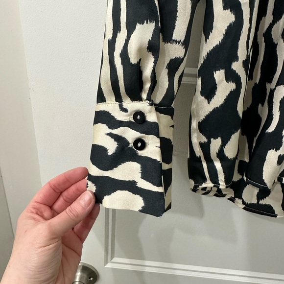 River Island Boyfiend Satin Black & White (off white) blouse - new with tags! - - Picture 3 of 5